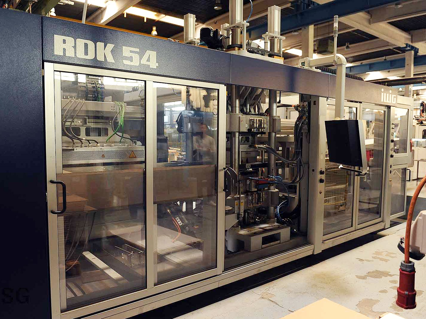 Druckluft-Formungsautomat ILLIG Typ RDK 54k mit Kompressor