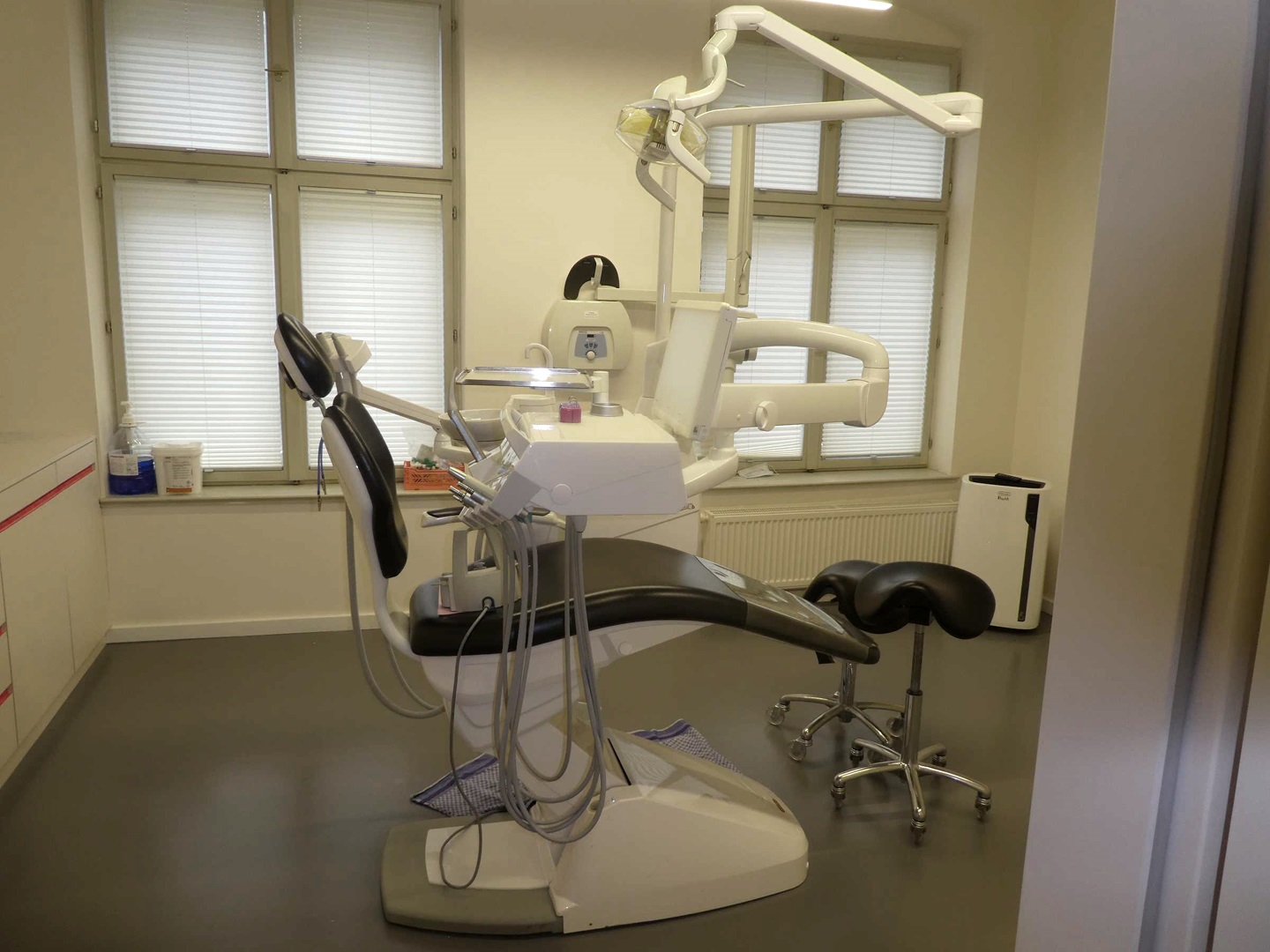 Medizintechnik und Ausstattung einer Dental-/Zahnarztpraxis