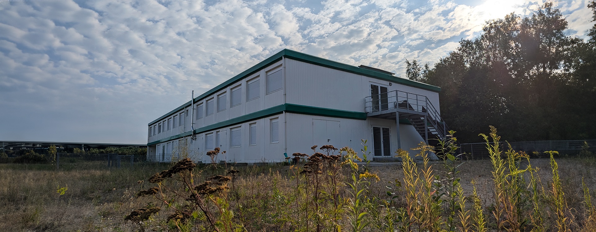 KITA-Containeranlage mit 65 Containern auf 2 Ebenen