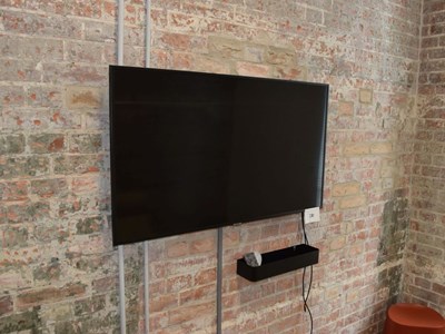 Los 280 - 49"-LED-Fernseher