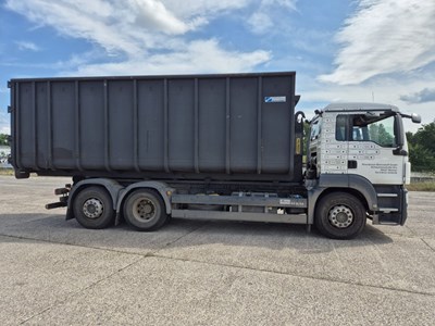 Los 1 - Lkw-Abrollkipper mit Abrollcontainer und Hakengerät