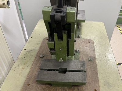 Los 15 - Kniehebelpresse