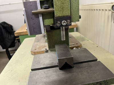 Los 16 - Kniehebelpresse