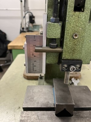 Los 16 - Kniehebelpresse