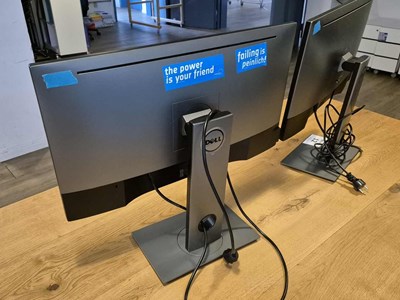 Los 12 - 27"-Monitor (2x)