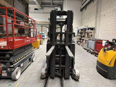 Los 7 - Elektro-Schubmaststapler mit Triplexmast