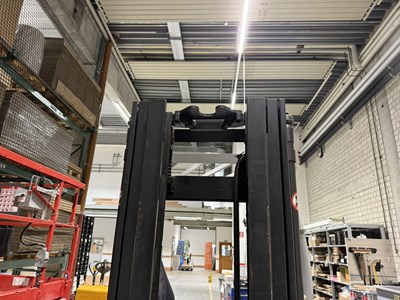 Los 7 - Elektro-Schubmaststapler mit Triplexmast