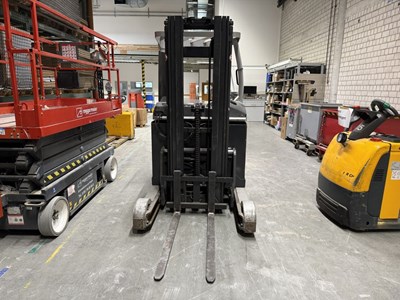 Los 7 - Elektro-Schubmaststapler mit Triplexmast