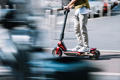 Los 109 - Elektro-Roller / E-Scooter