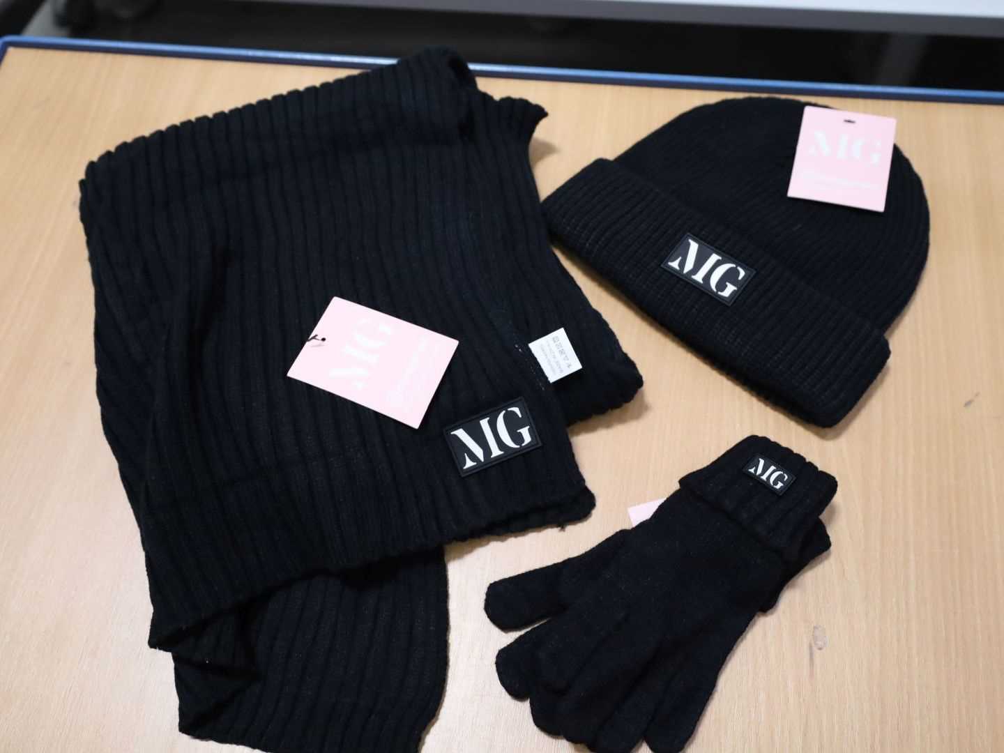 Los 7 - Mont Gerrard Mütze/Handschuh/Schal Set weiß, schwarz, pink