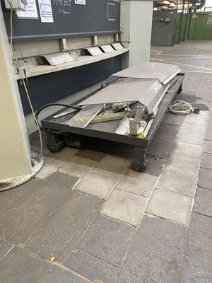 Los 3033 - Hydraulische Tafelschere