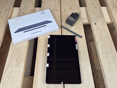 Los 135 - Tablet-PC + Ladegerät