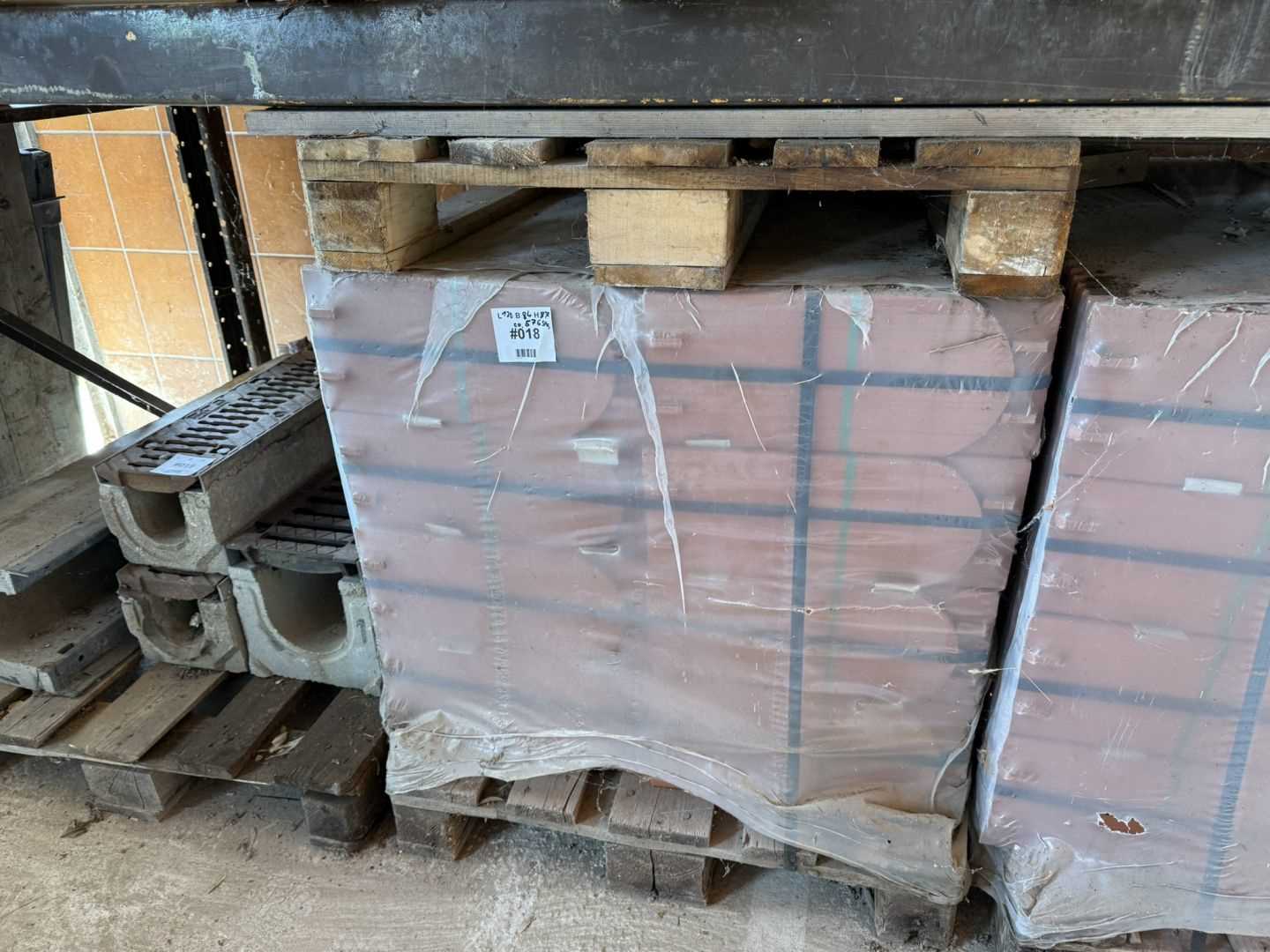 Los 18 - Palette Dachziegel / Dachplatten