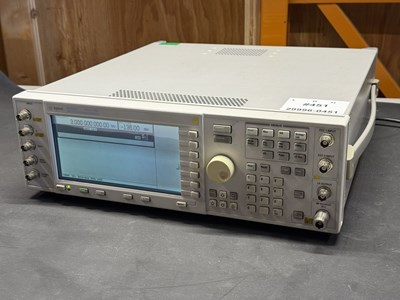 Los 18 - ESG-Vektorsignalgenerator