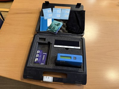 Los 51 - Glanzmessgerät / Glanzpunktmessgerät