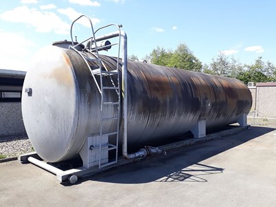 Los 1 - Zwei Tanks und ein Kraftstoffbehälter