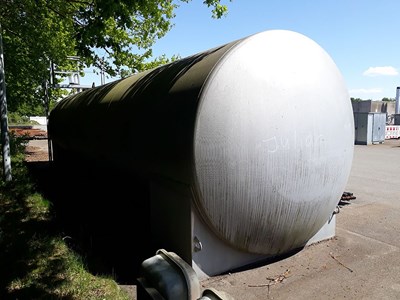 Los 1 - Zwei Tanks und ein Kraftstoffbehälter