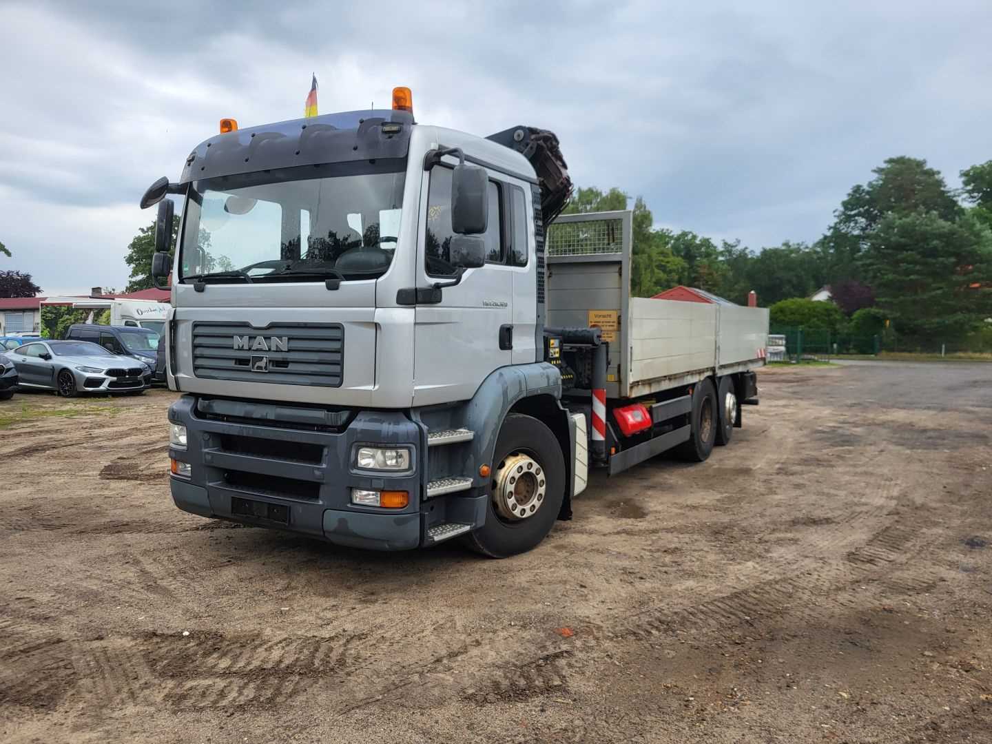Los 24 - LKW mit Mittelladekran