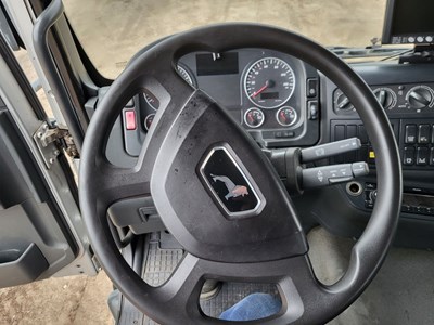 Los 24 - LKW mit Mittelladekran