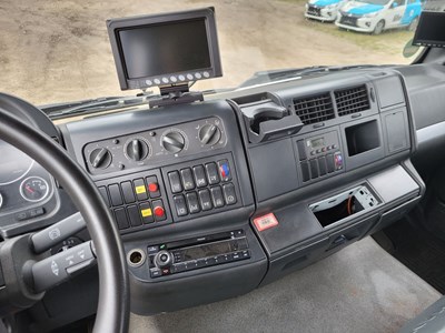 Los 24 - LKW mit Mittelladekran