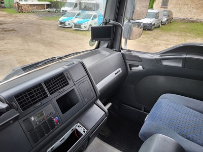 Los 24 - LKW mit Mittelladekran