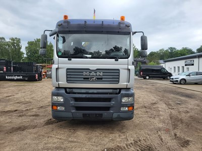 Los 24 - LKW mit Mittelladekran