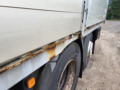Los 24 - LKW mit Mittelladekran