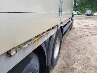 Los 24 - LKW mit Mittelladekran