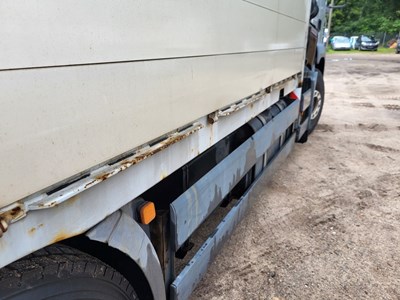 Los 24 - LKW mit Mittelladekran