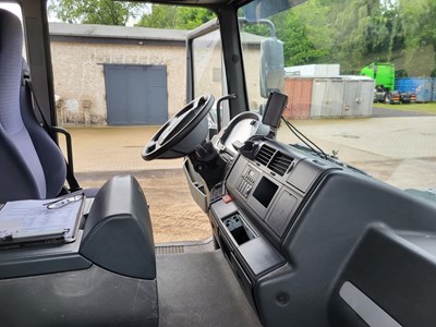 Los 24 - LKW mit Mittelladekran