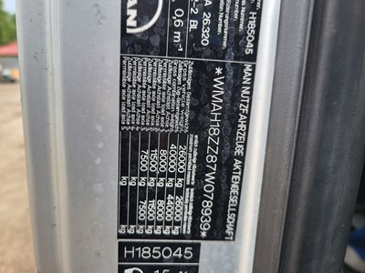Los 24 - LKW mit Mittelladekran