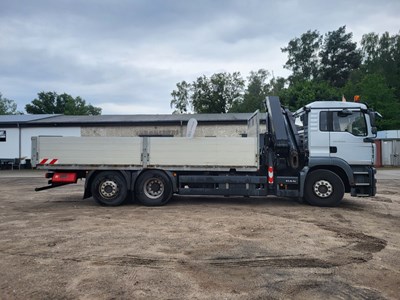 Los 24 - LKW mit Mittelladekran