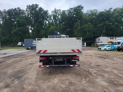 Los 24 - LKW mit Mittelladekran