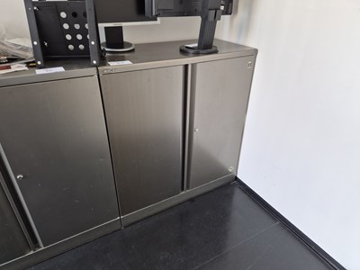 Los 61 - Flügeltürenschrank