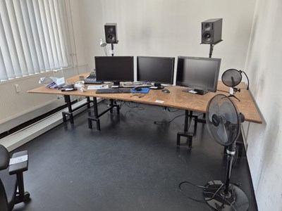 Los 63 - Freiform-Studiotisch