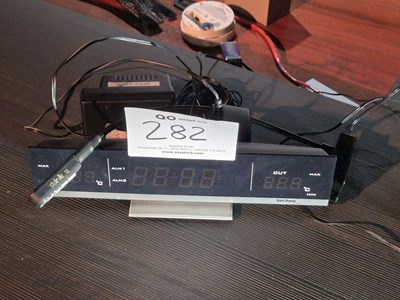 Los 282 - Rackleuchte + Uhr