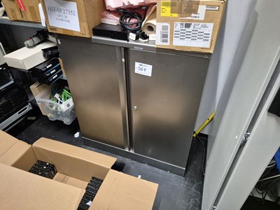 Los 364 - Flügeltürenschrank