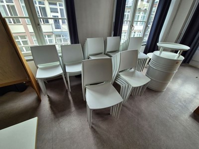 Los 35 - Posten Stapelstühle