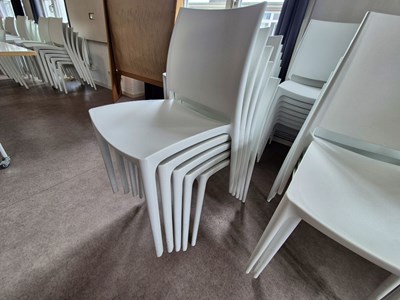 Los 35 - Posten Stapelstühle