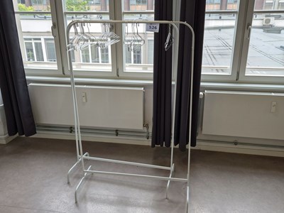 Los 526 - Reihengarderobenständer (2x)