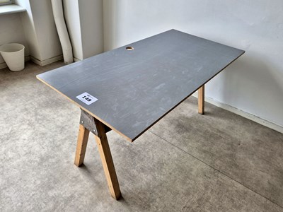 Los 149 - Schreibtisch