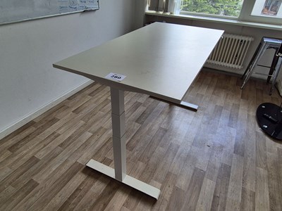 Los 280 - Elektrisch höhenverstellbarer Schreibtisch
