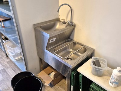Los 617 - Waschbecken-/Ausgusskombination