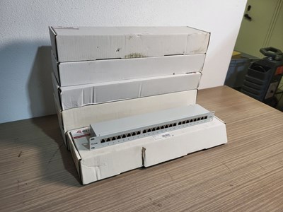 Los 61 - 24-Port-Patch-Panels (6x)