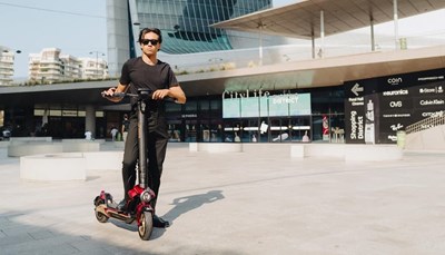 Los 121 - Elektro-Roller / E-Scooter