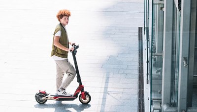 Los 121 - Elektro-Roller / E-Scooter