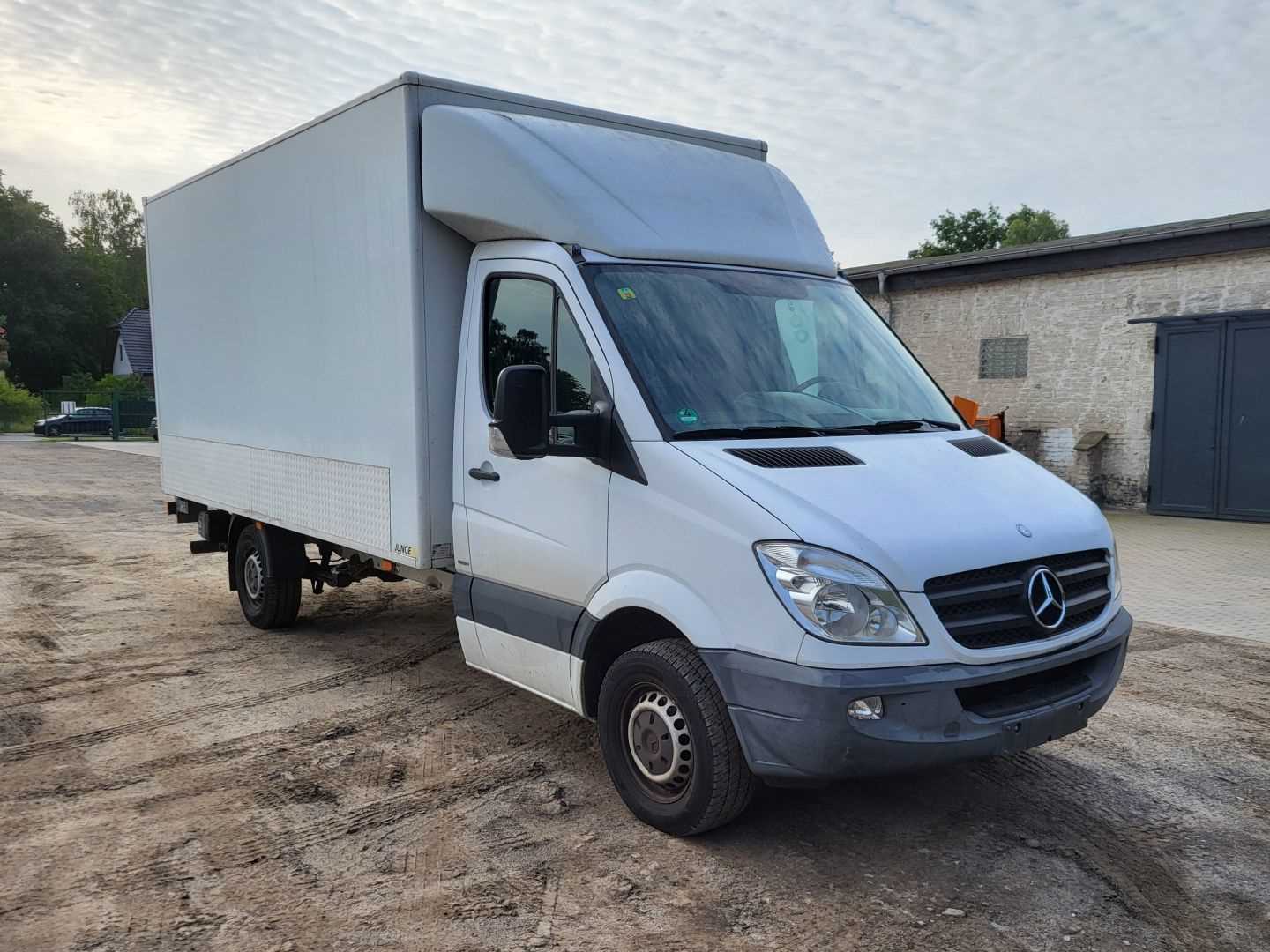 Los 381 - Transporter mit Hebebühne
