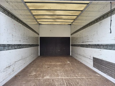 Los 381 - Transporter mit Hebebühne