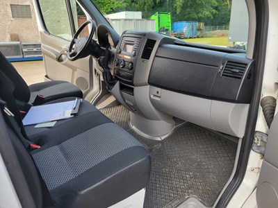 Los 381 - Transporter mit Hebebühne
