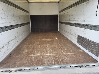 Los 381 - Transporter mit Hebebühne
